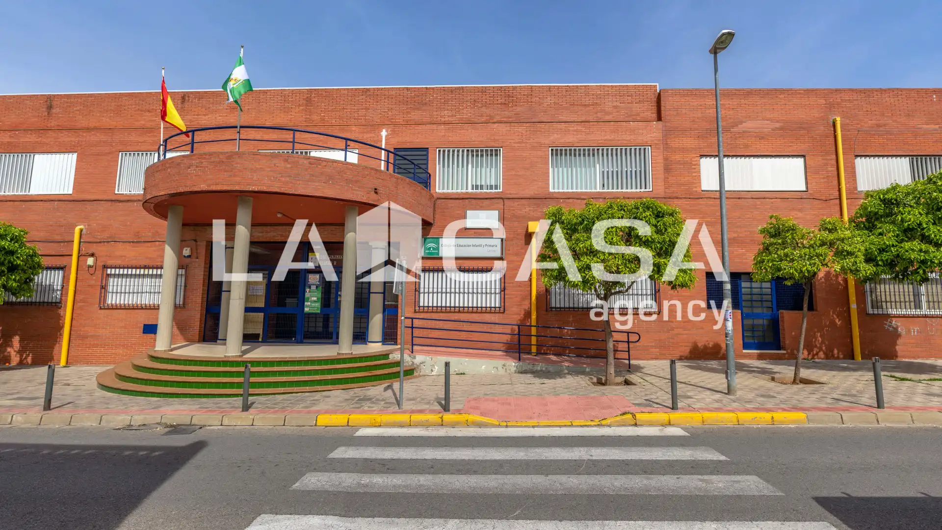Vista exterior de Pis en venda en Dos Hermanas amb Aire condicionat i Terrassa