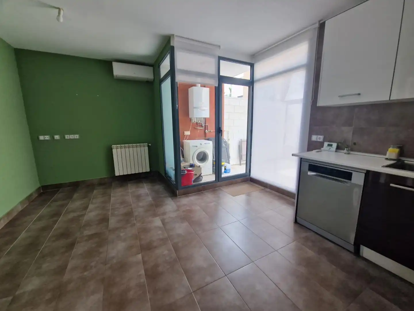 Cuina de Casa adosada en venda en La Pobla de Vallbona amb Aire condicionat, Calefacció i Jardí privat
