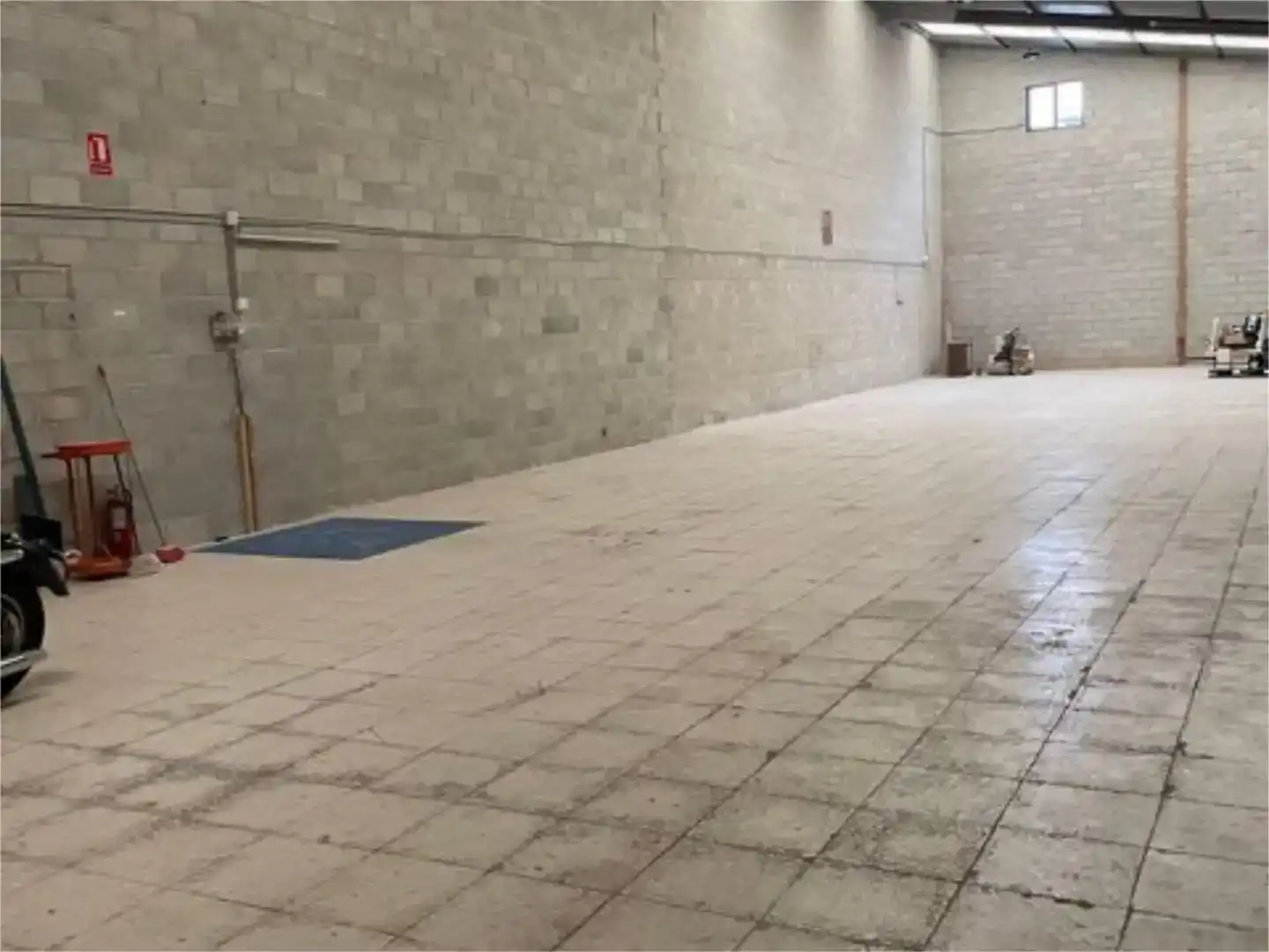 Fabrikhallen zur Miete in Alicante / Alacant