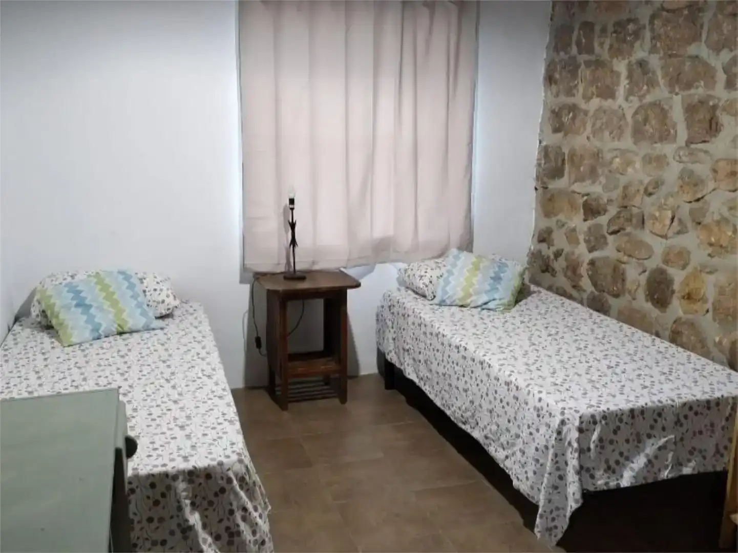 Habitación de Casa adosada para compartir en Valdáliga con Amueblado y Balcón
