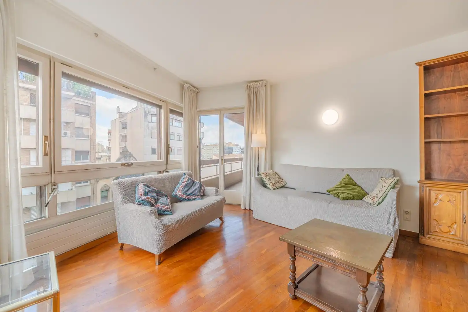 Sala d'estar de Apartament de lloguer en Girona amb Calefacció, Parquet i Terrassa