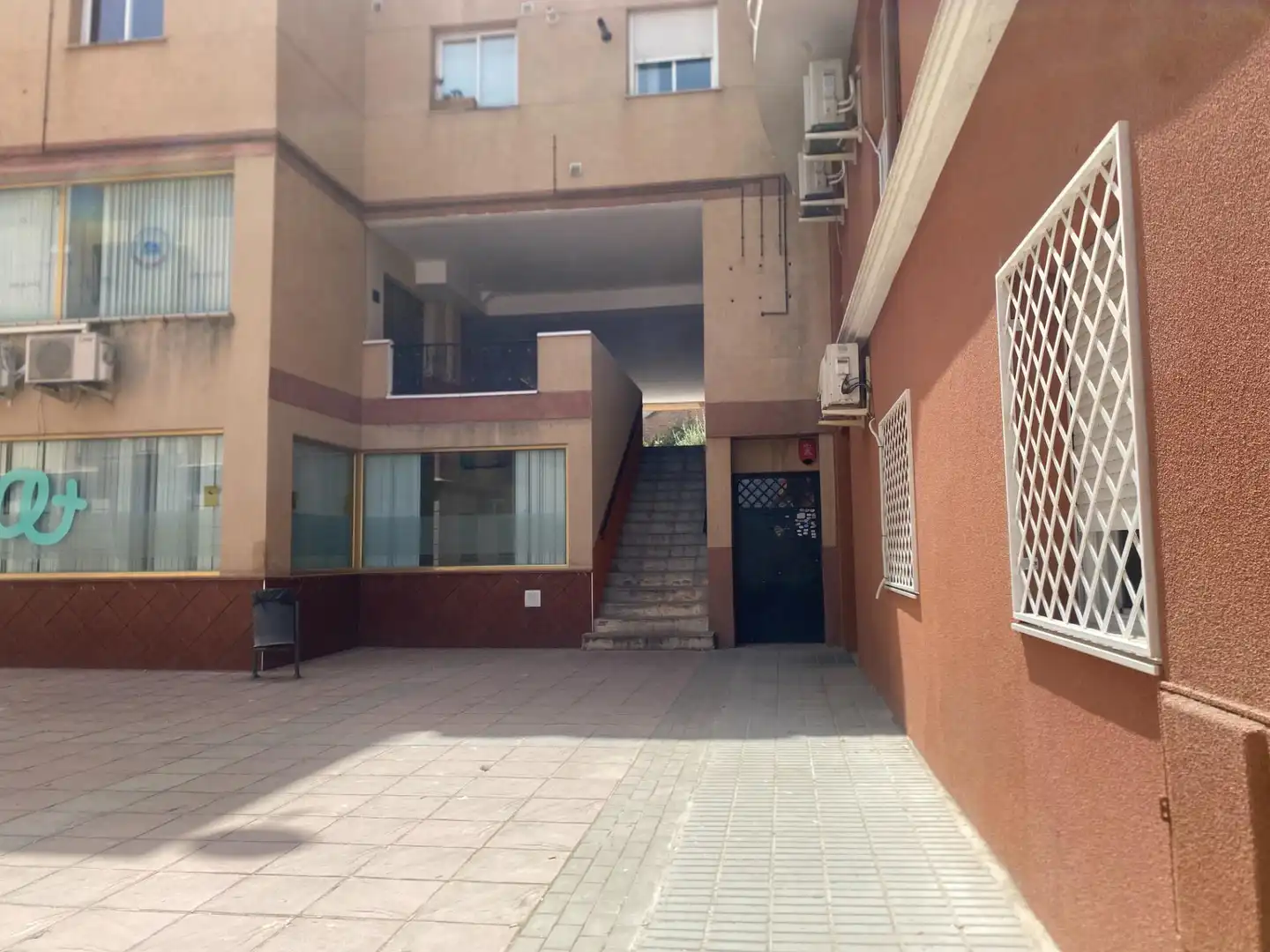 Vista exterior de Local en venta en Las Gabias con Aire acondicionado