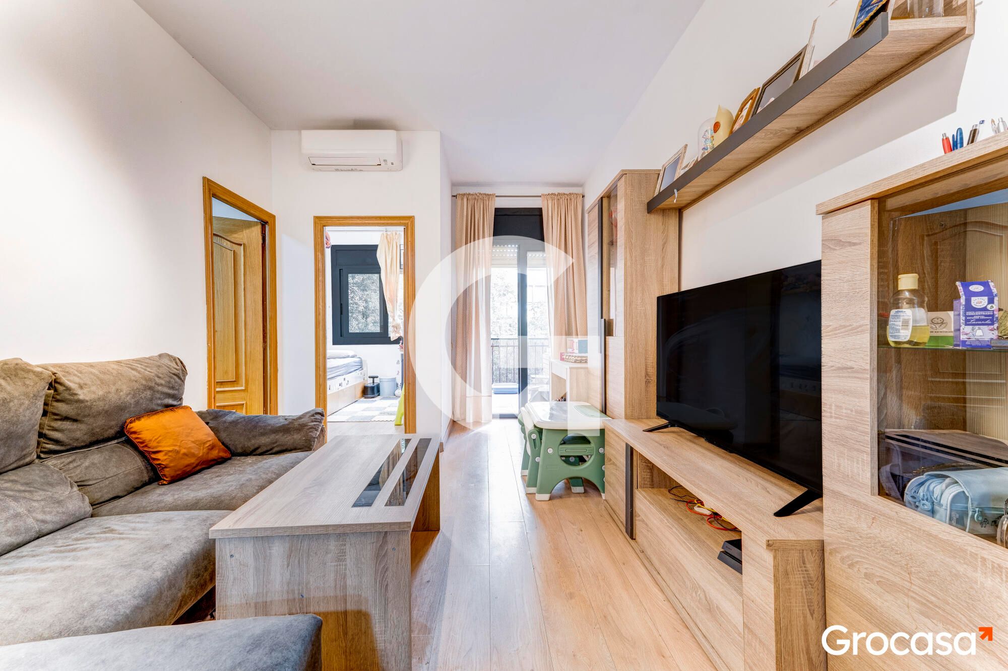 Living room of Flat for sale in  Barcelona Capital  with Air Conditioner, Heating and Oven