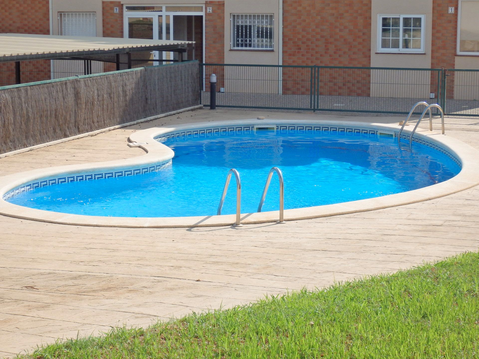 Piscina de Casa adosada en venda en Vandellòs i l'Hospitalet de l'Infant amb Aire condicionat, Jardí privat i Terrassa
