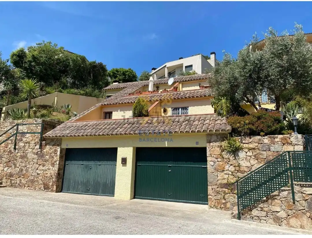 Vista exterior de Casa o xalet en venda en Tossa de Mar amb Aire condicionat, Calefacció i Jardí privat