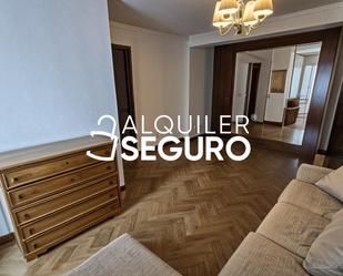 Dormitori de Pis de lloguer en Alcalá de Henares amb Aire condicionat, Calefacció i Terrassa