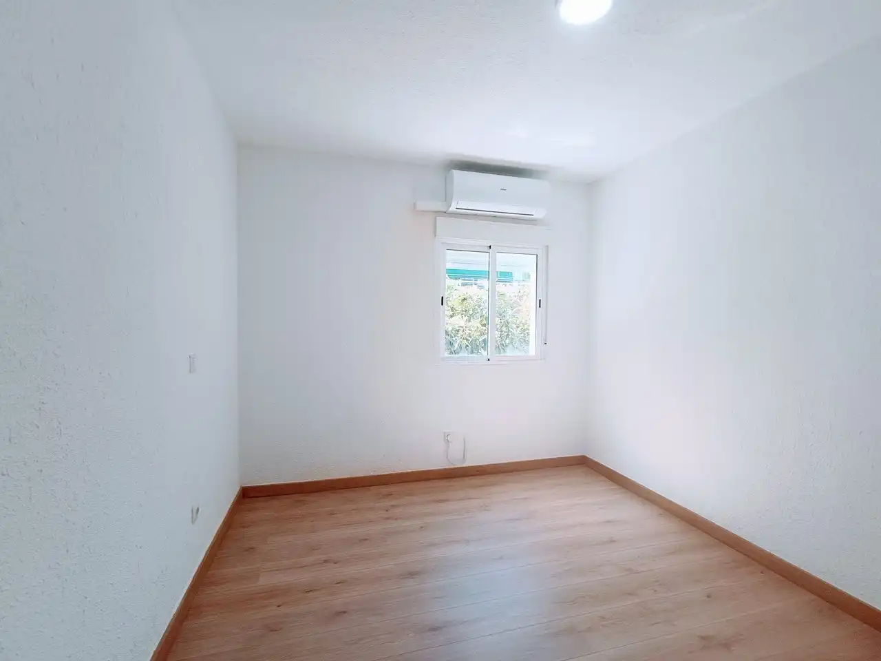 Bedroom of Flat for rent in Madrid  with Air Conditioner and Oven