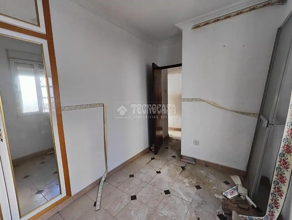 Casa adosada en venda en Los Palacios y Villafranca amb Balcó