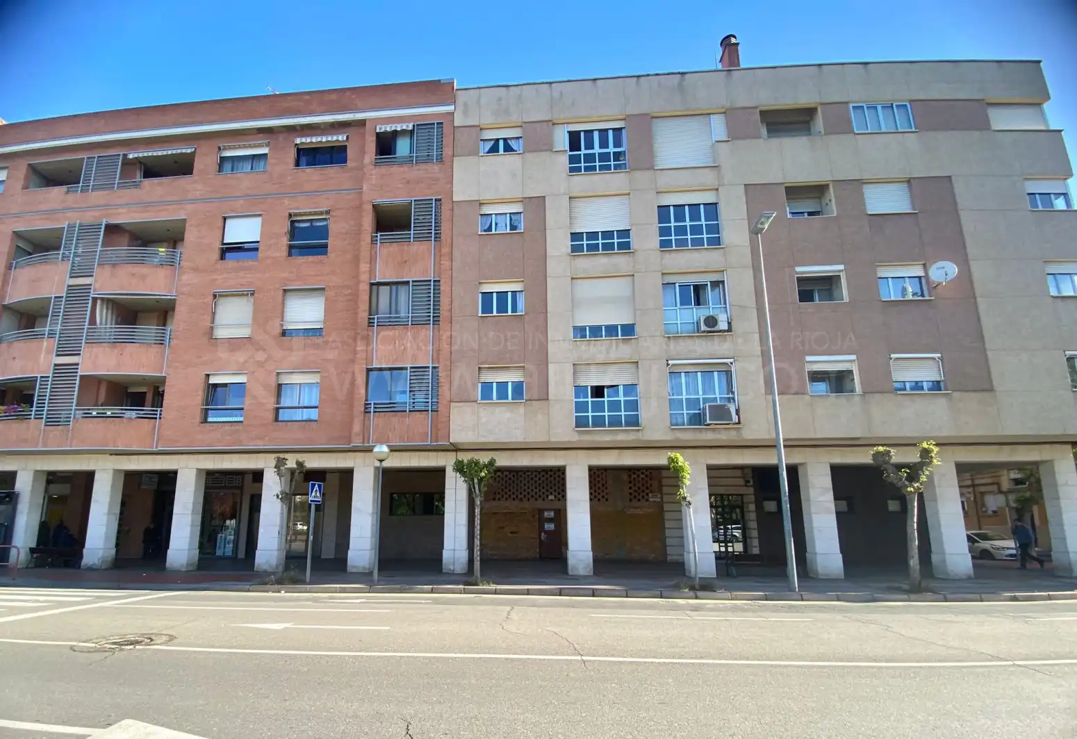Vista exterior de Local en venta en  Logroño