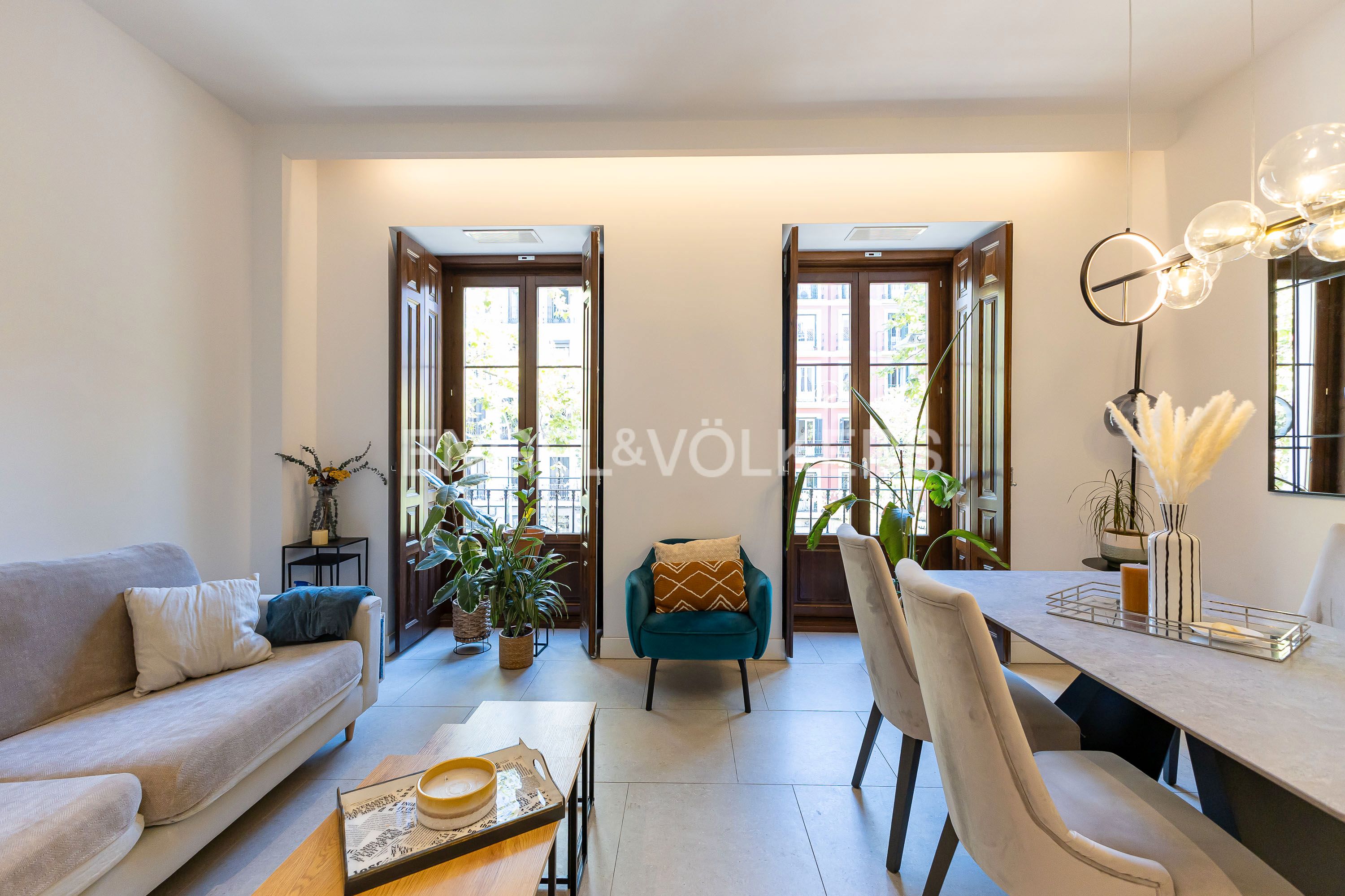 Exterior view of Apartment for sale in  Madrid Capital  with Air Conditioner, Heating and Balcony