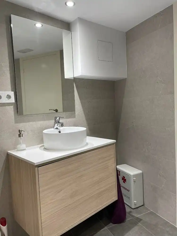 Badezimmer von Fabrikhallen zum Verkauf in Barcelona