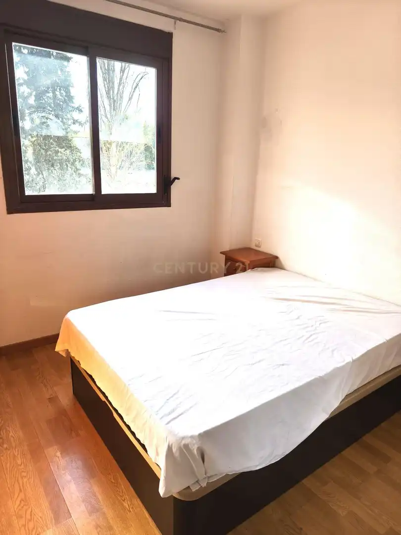 Dormitori de Apartament en venda en Madrid amb Balcó