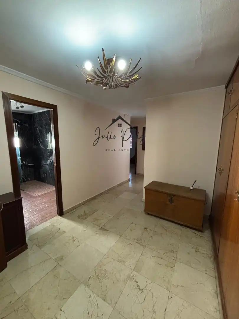 Flat for sale in Sevilla  with Air Conditioner, Terrace and Storage room