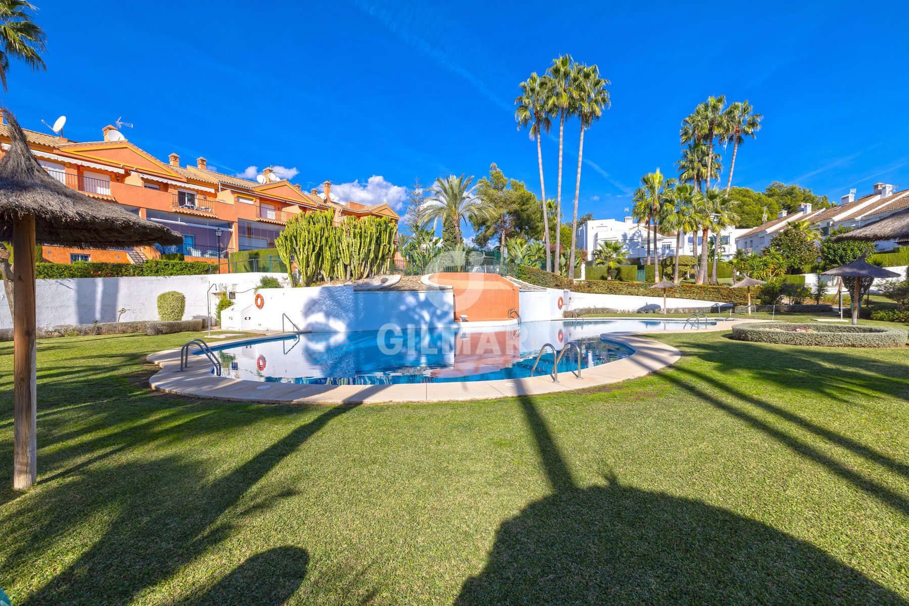 Jardí de Casa adosada en venda en Estepona amb Calefacció i Jardí privat