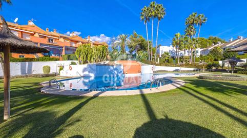 Foto 3 de Casa adosada en venda a Nueva Atalaya, Estepona