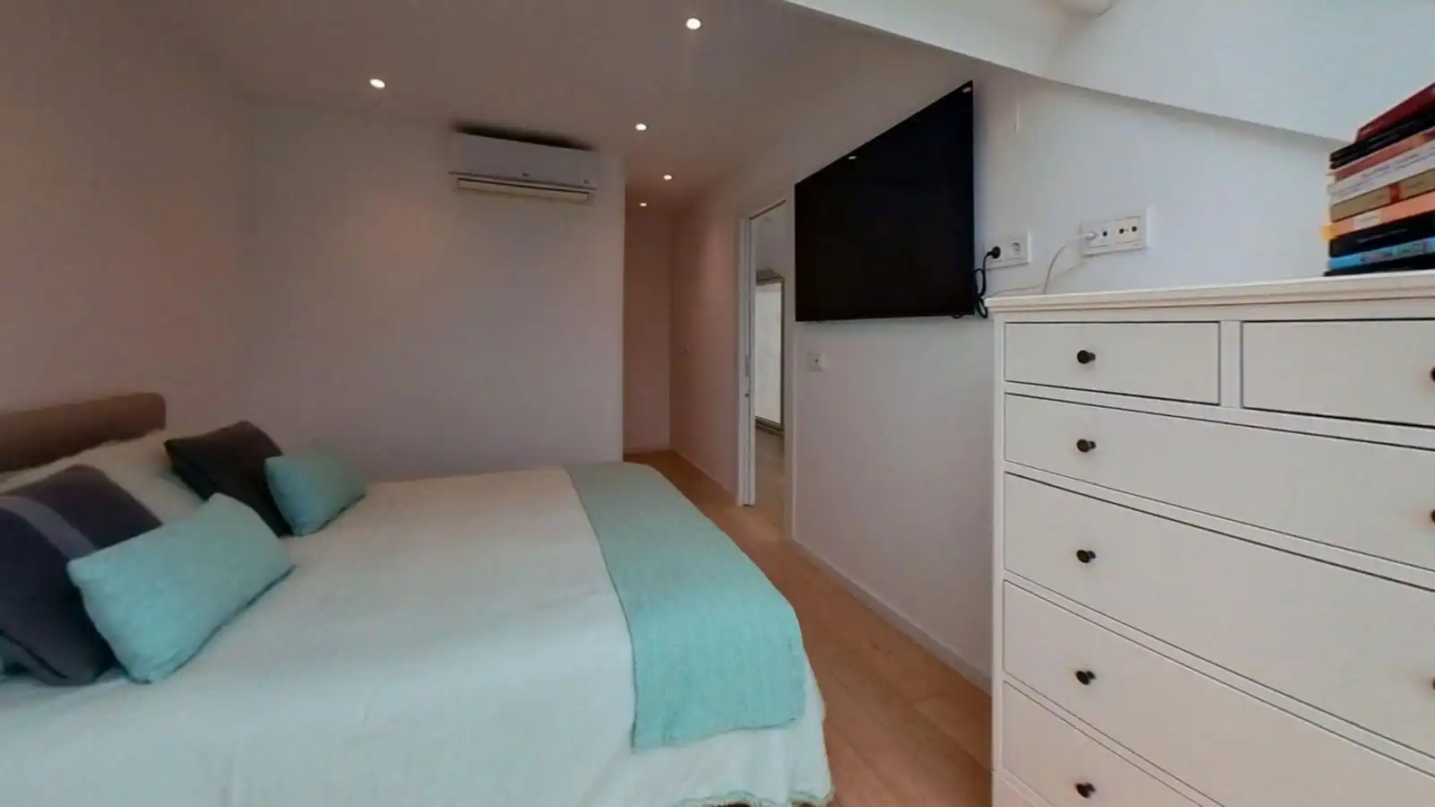 Bedroom of Flat for sale in Santiago de Compostela   with Air Conditioner, Heating and Terrace