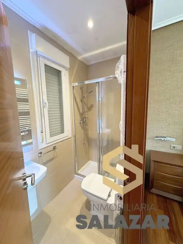 Bathroom of Flat for sale in Bilbao   with Air Conditioner, Heating and Storage room