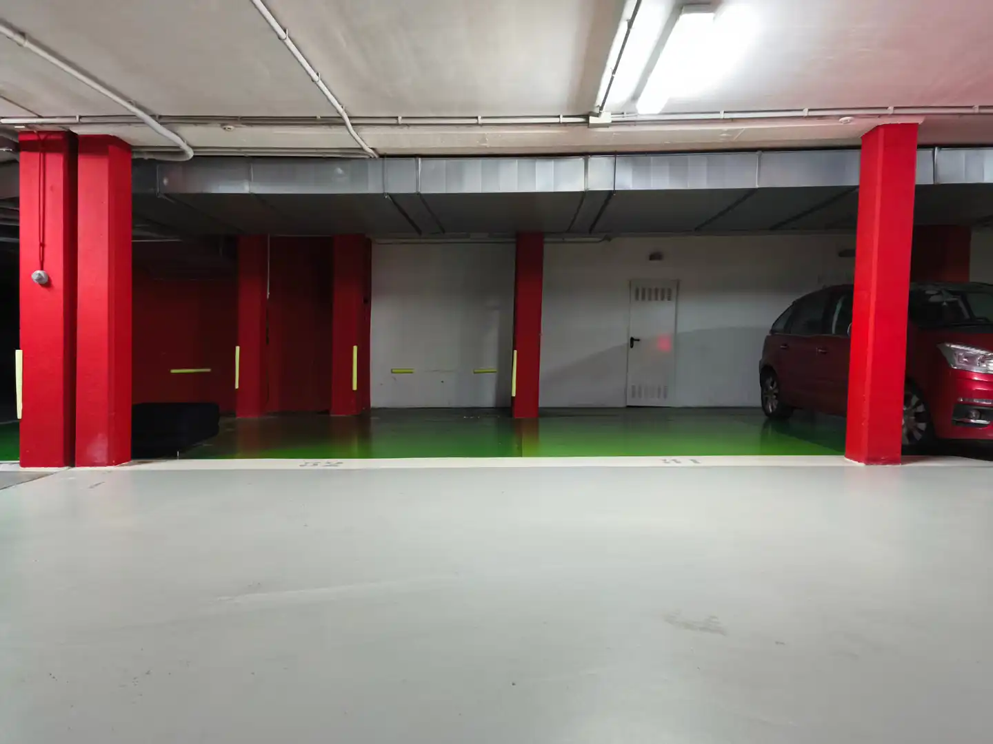 Aparcament de Dúplex en venda en Santiago de Compostela  amb Calefacció, Terrassa i Traster