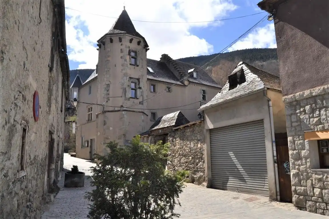 Außenansicht von Country house zum Verkauf in Vielha e Mijaran