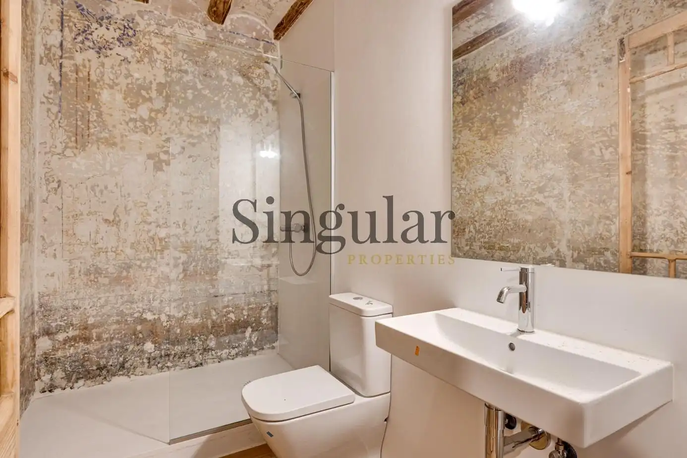 Habitación de Dúplex en venta en Barcelona con Calefacción, Terraza y Trastero