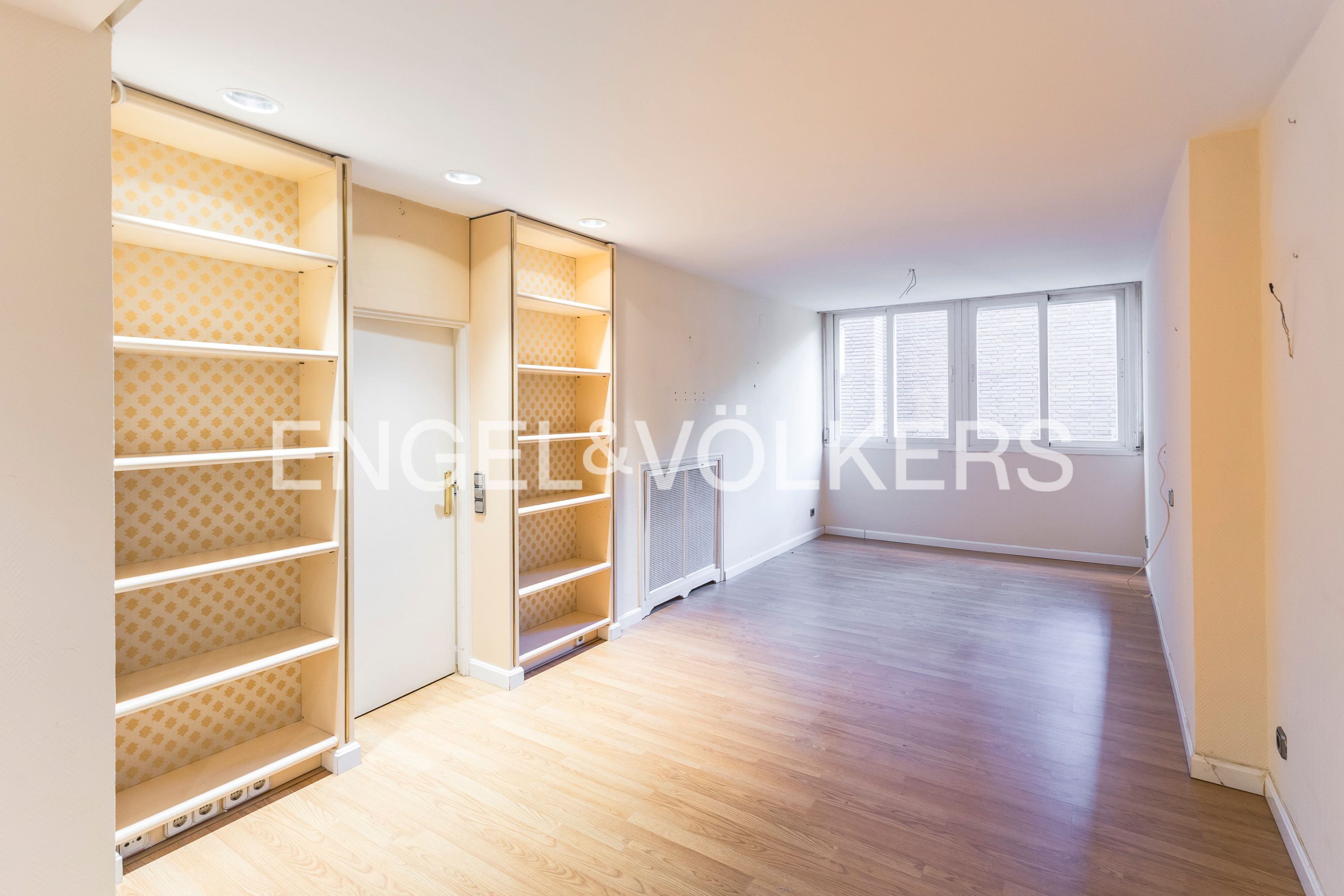 Apartment to rent in  Madrid Capital  with Heating and Pets allowed
