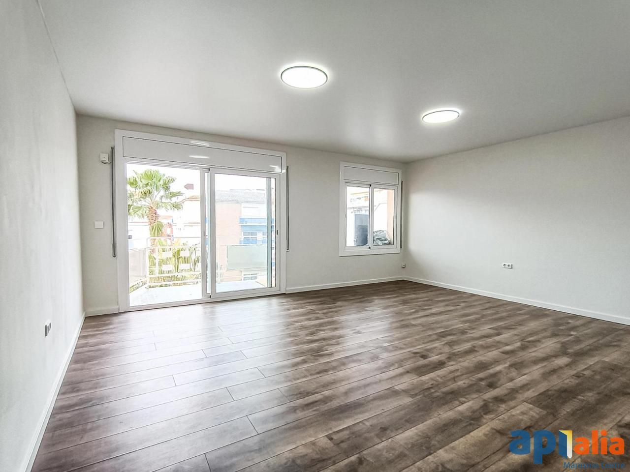 Sala d'estar de Pis en venda en Pineda de Mar amb Parquet