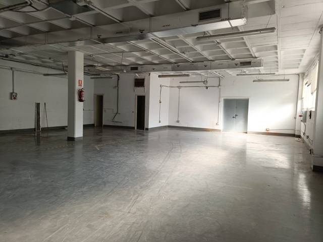Nave industrial en Alquiler en Calle Gamonal en Ensanche de Vallecas - La Gavia