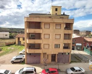 Vista exterior de Casa o xalet en venda en Santo Domingo de la Calzada amb Calefacció, Terrassa i Traster