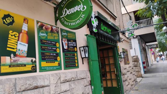 Local comercial en Alquiler en Eixample