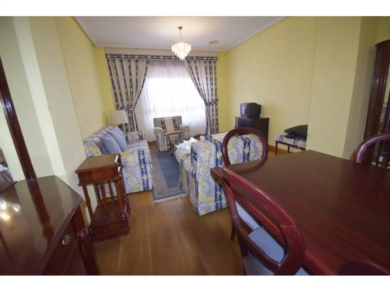 Sala de estar de Piso en venta en León Capital  con Calefacción, Parquet y Terraza