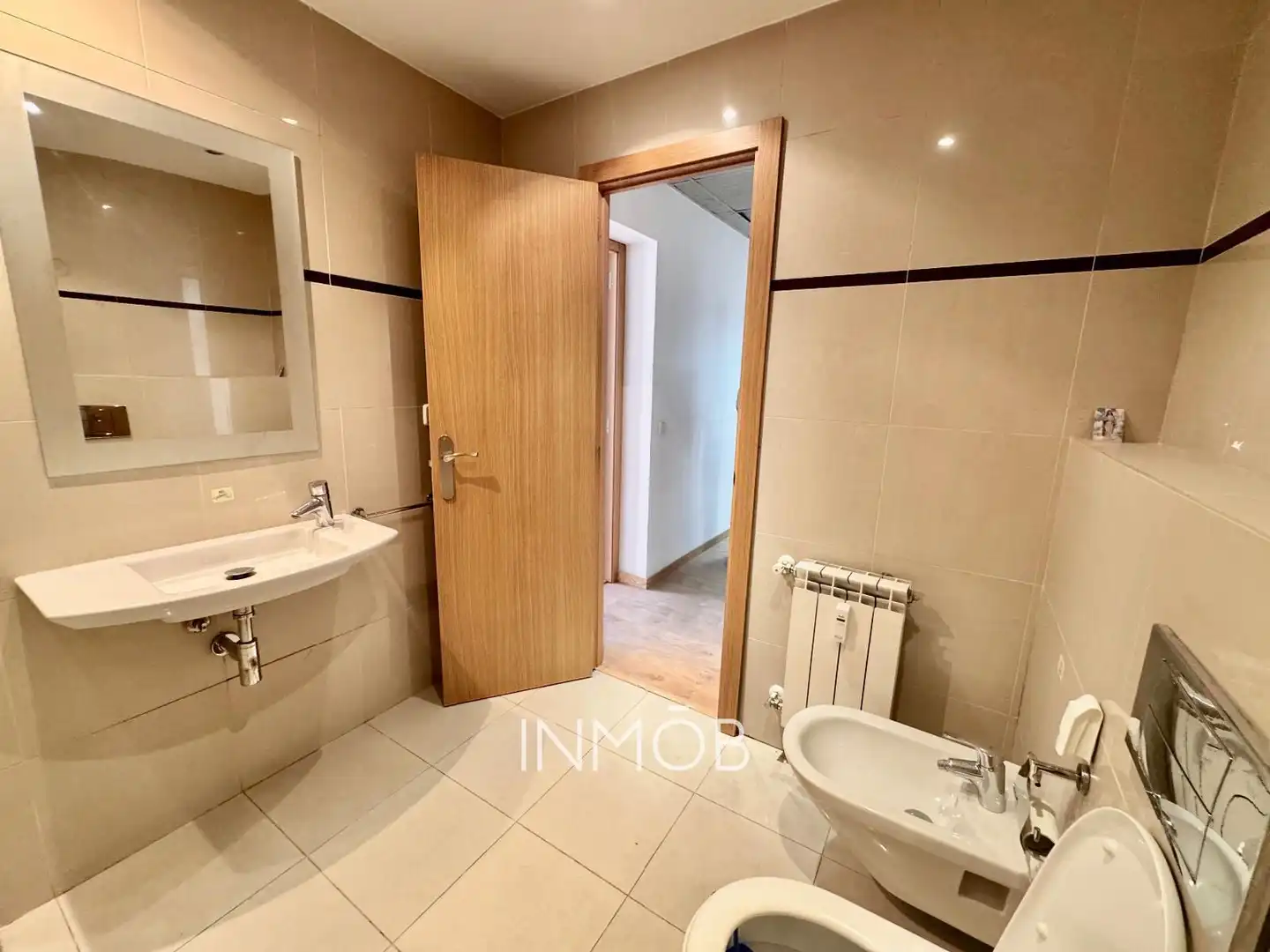 Badezimmer von Wohnung zur Miete in Madrid mit Klimaanlage