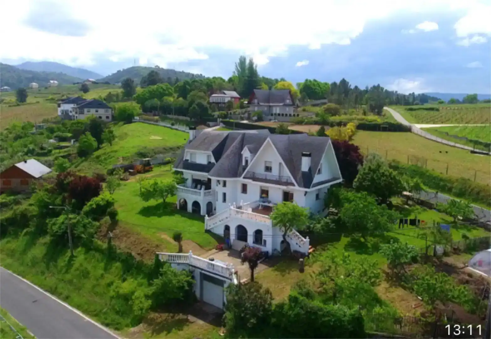 Vista exterior de Casa o xalet en venda en Petín amb Jardí privat, Parquet i Traster