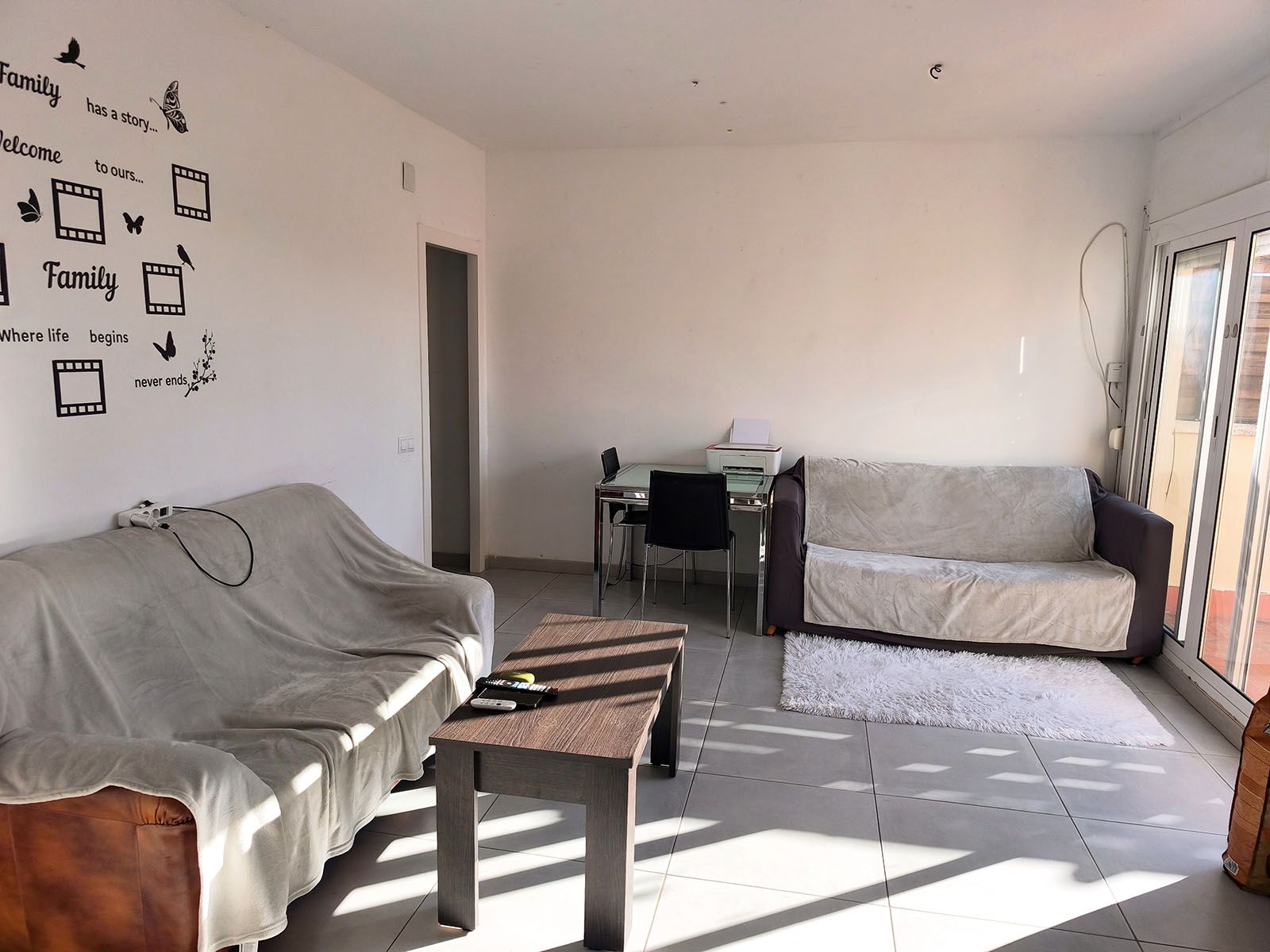 Wohnzimmer von Dachboden zum Verkauf in Figueres mit Terrasse, Abstellraum und Ofen