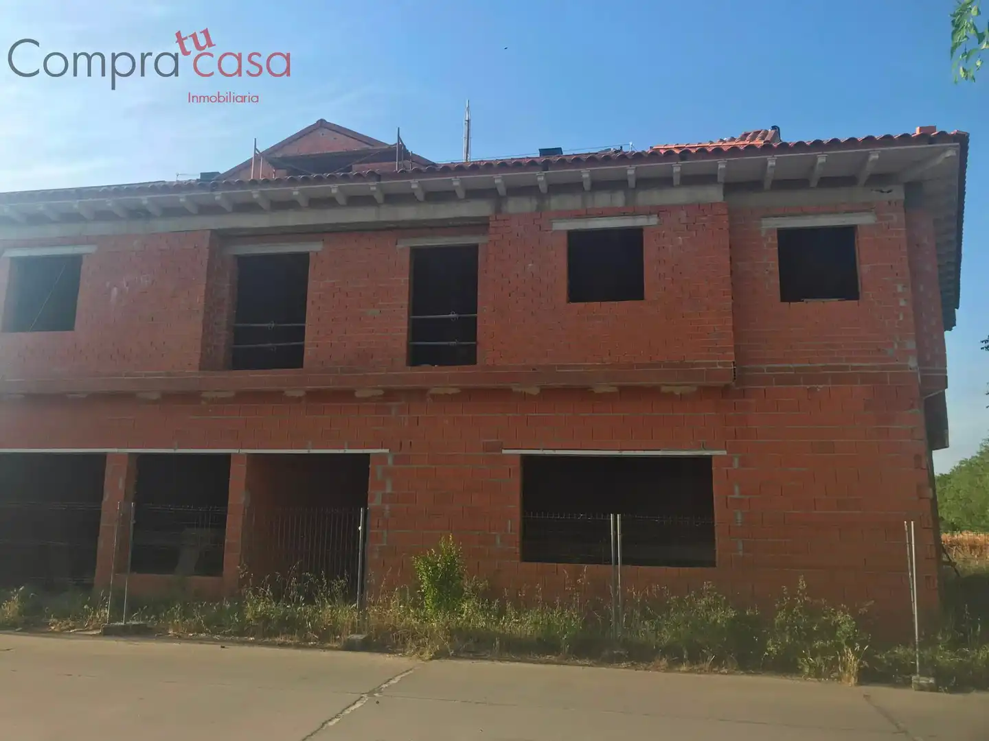 Vista exterior de Edificio en venta en Coca