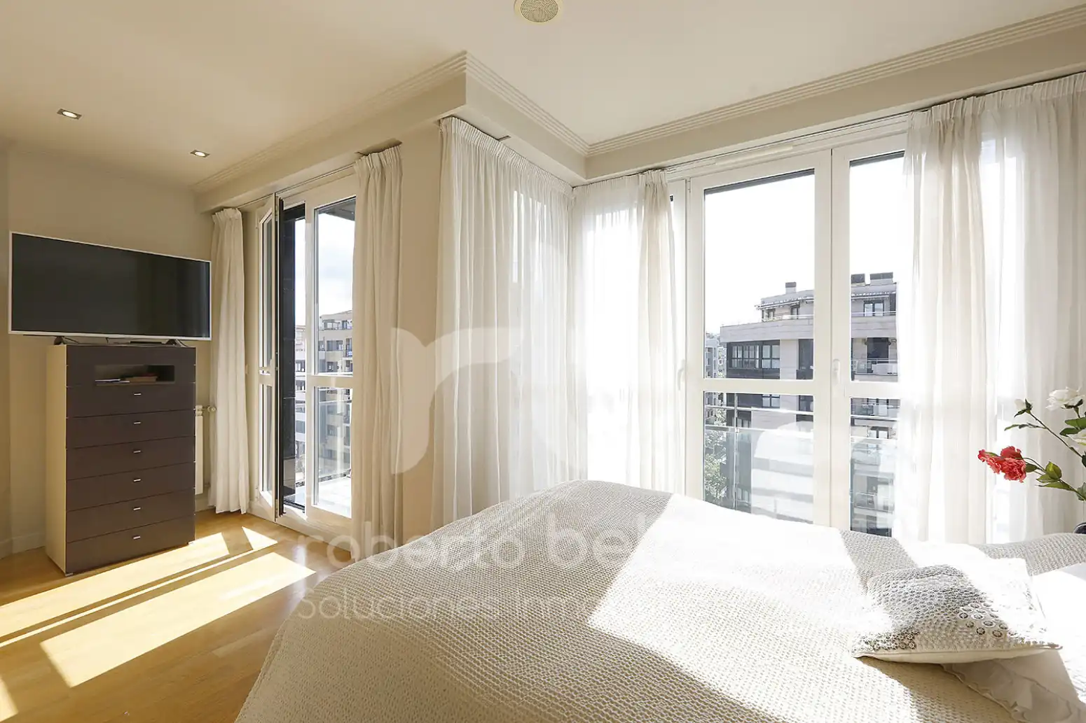 Habitación de Piso en venta en Donostia - San Sebastián  con Calefacción, Terraza y Balcón