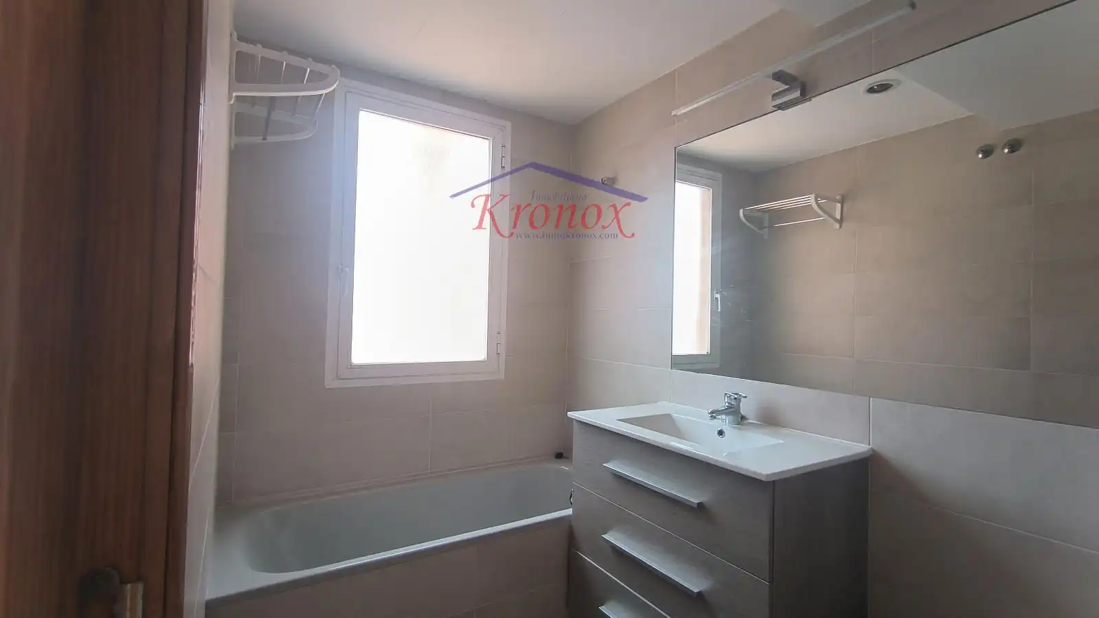 Badezimmer von Dachboden zum Verkauf in Madrid mit Klimaanlage, Heizung und Terrasse
