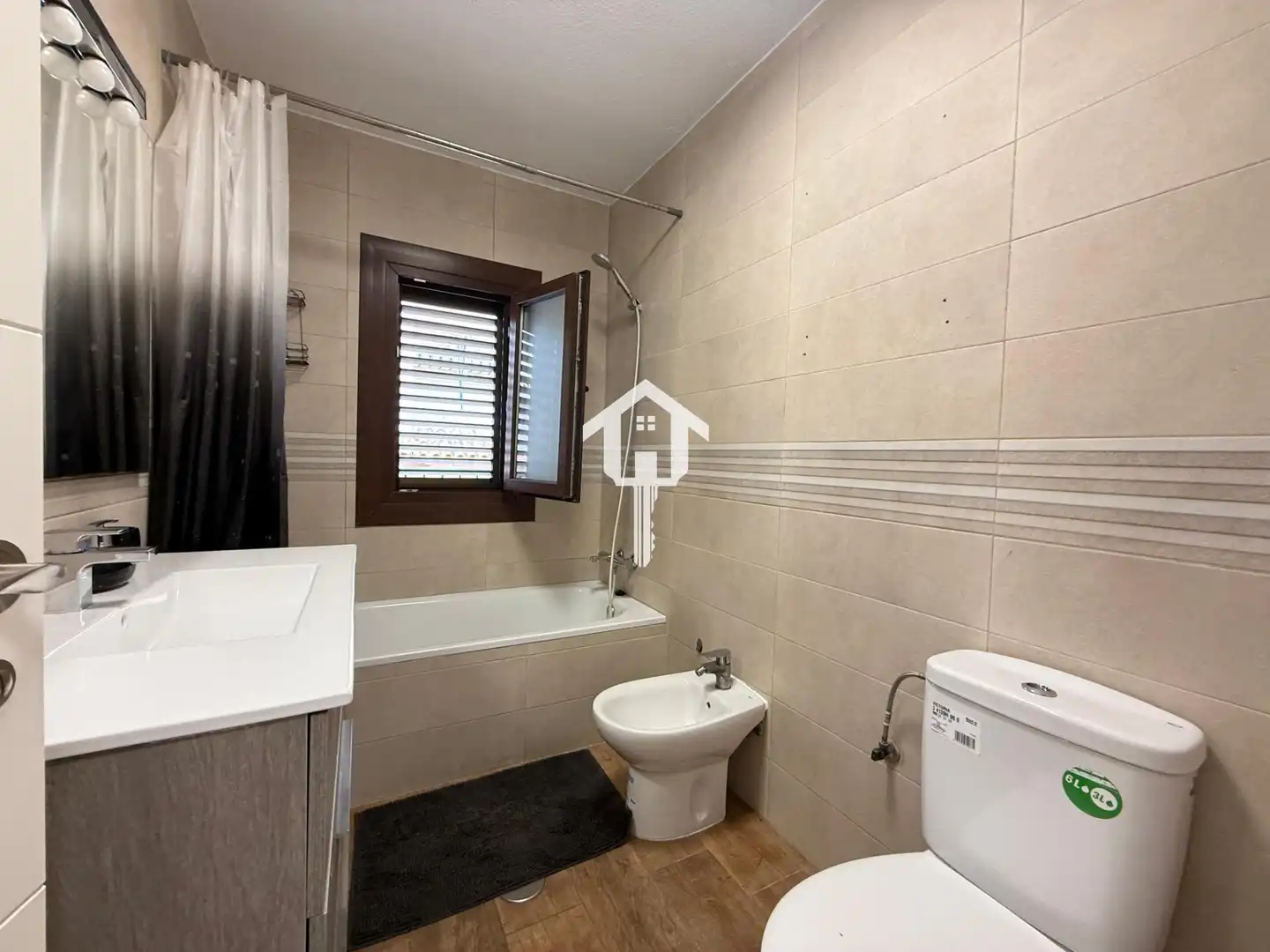 Baño de Dúplex en venta en Torrevieja con Aire acondicionado, Terraza y Amueblado