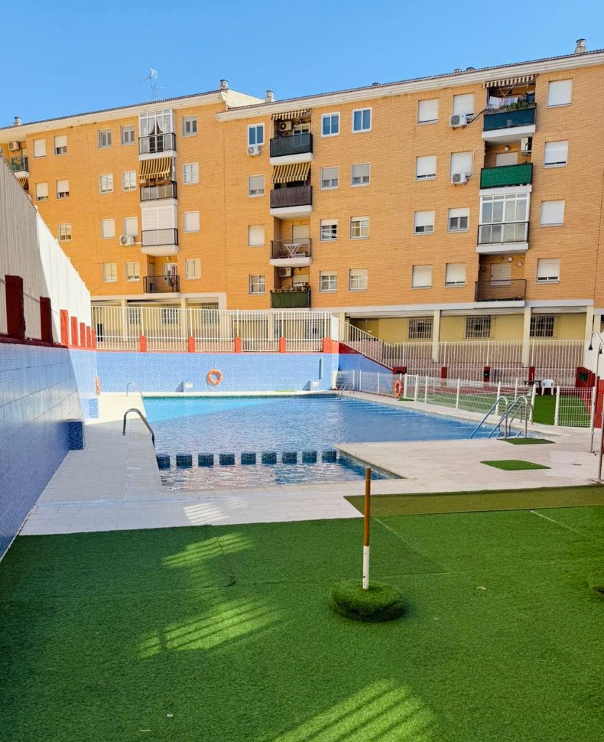 Piscina de Apartament en venda en Badajoz Capital amb Jardí privat, Traster i Piscina