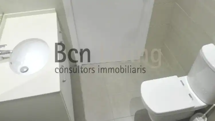 Baño de Piso de alquiler en Barcelona con Aire acondicionado, Parquet y Terraza