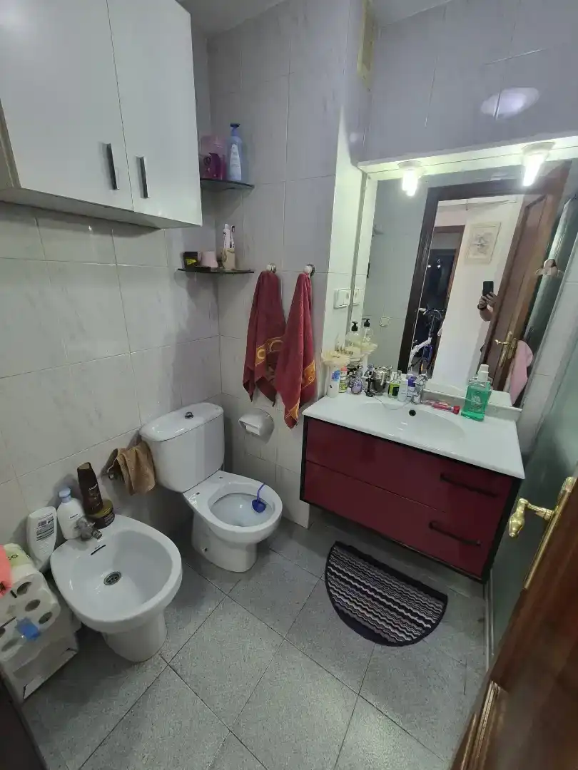 Badezimmer von Wohnung zum Verkauf in Salou mit Klimaanlage