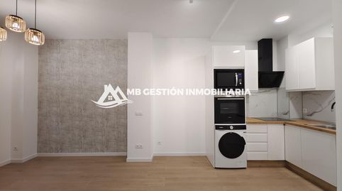 Foto 2 de Planta baja en venta en Badajoz, Juan de la Cierva, Getafe