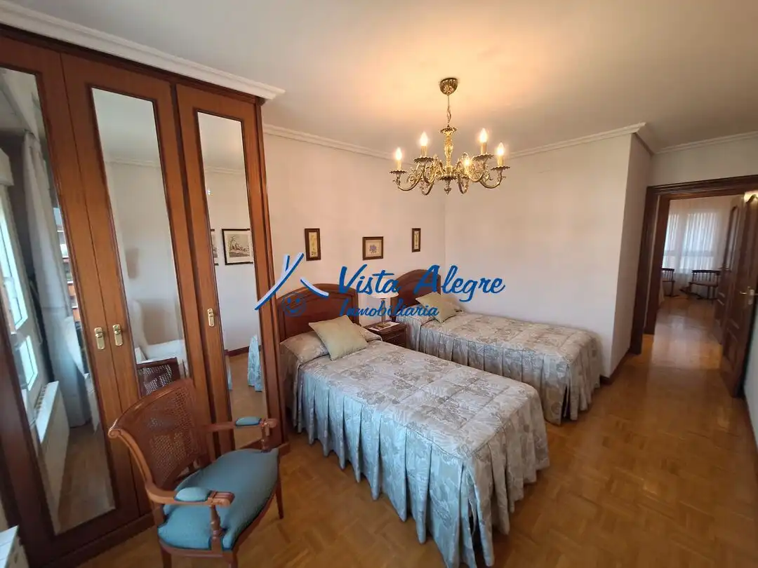 Dormitori de Apartament en venda en Haro amb Calefacció, Parquet i Terrassa