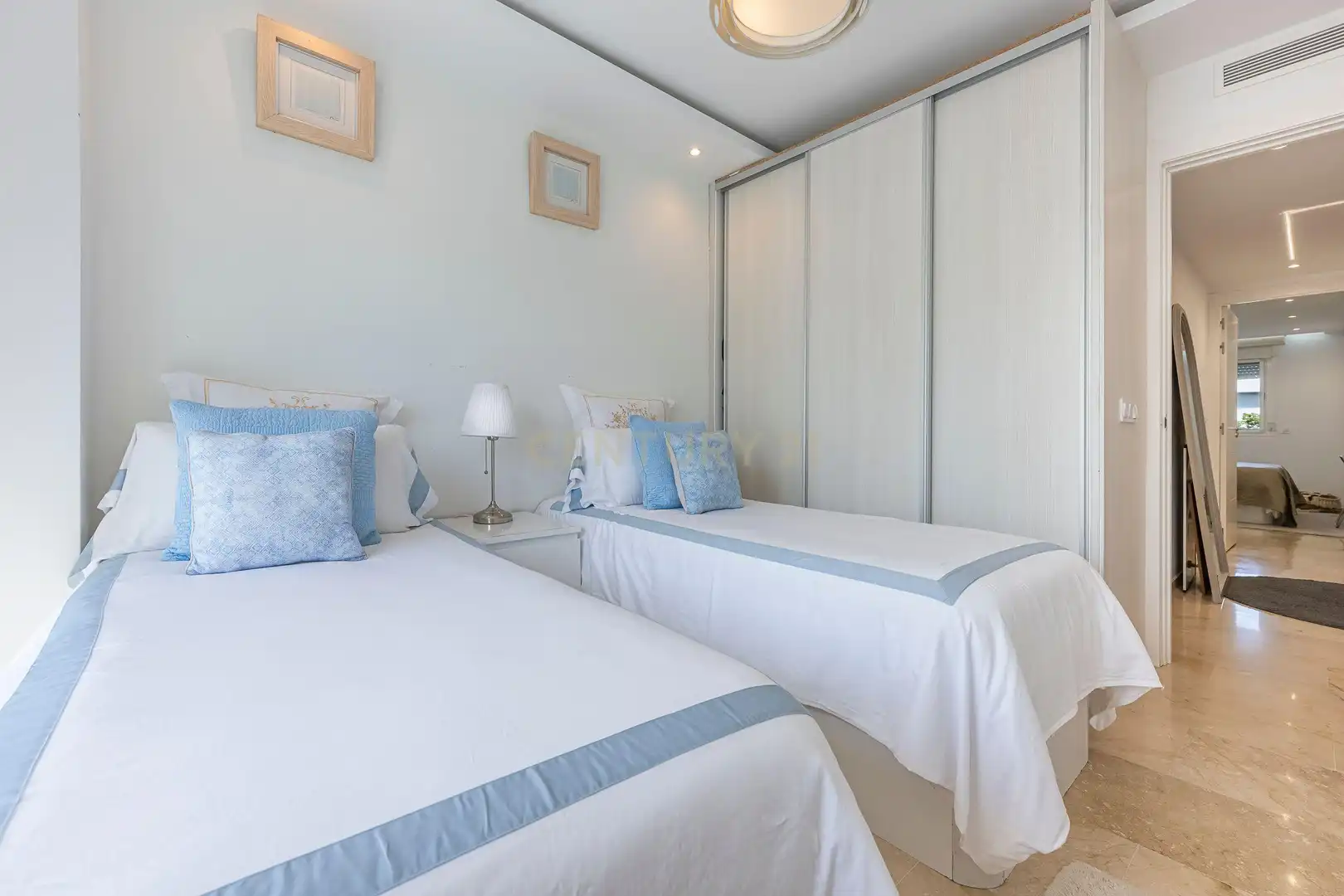 Habitación de Apartamento en venta en Marbella con Aire acondicionado, Trastero y Balcón