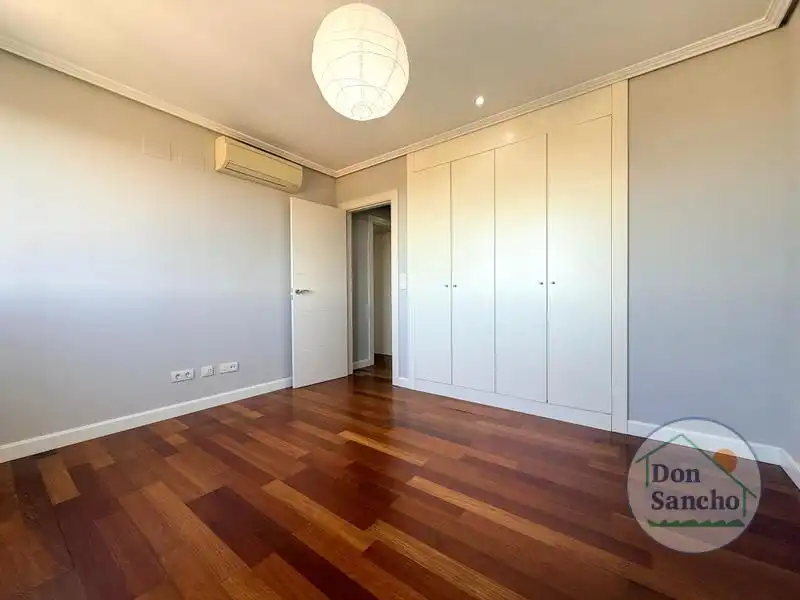 Bedroom of Attic for sale in Valladolid  with Air Conditioner, Heating and Terrace
