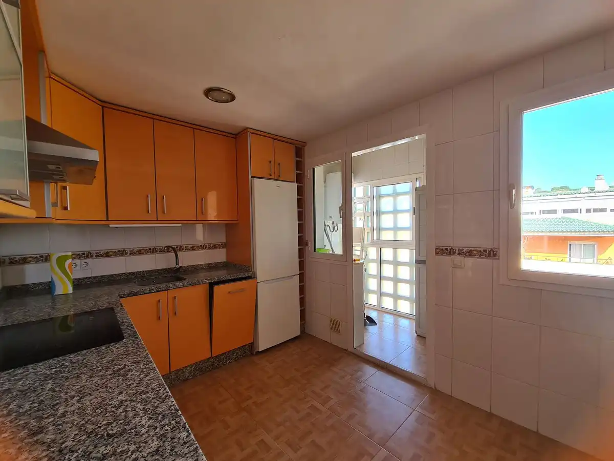 Cuina de Apartament en venda en Manilva amb Aire condicionat i Terrassa