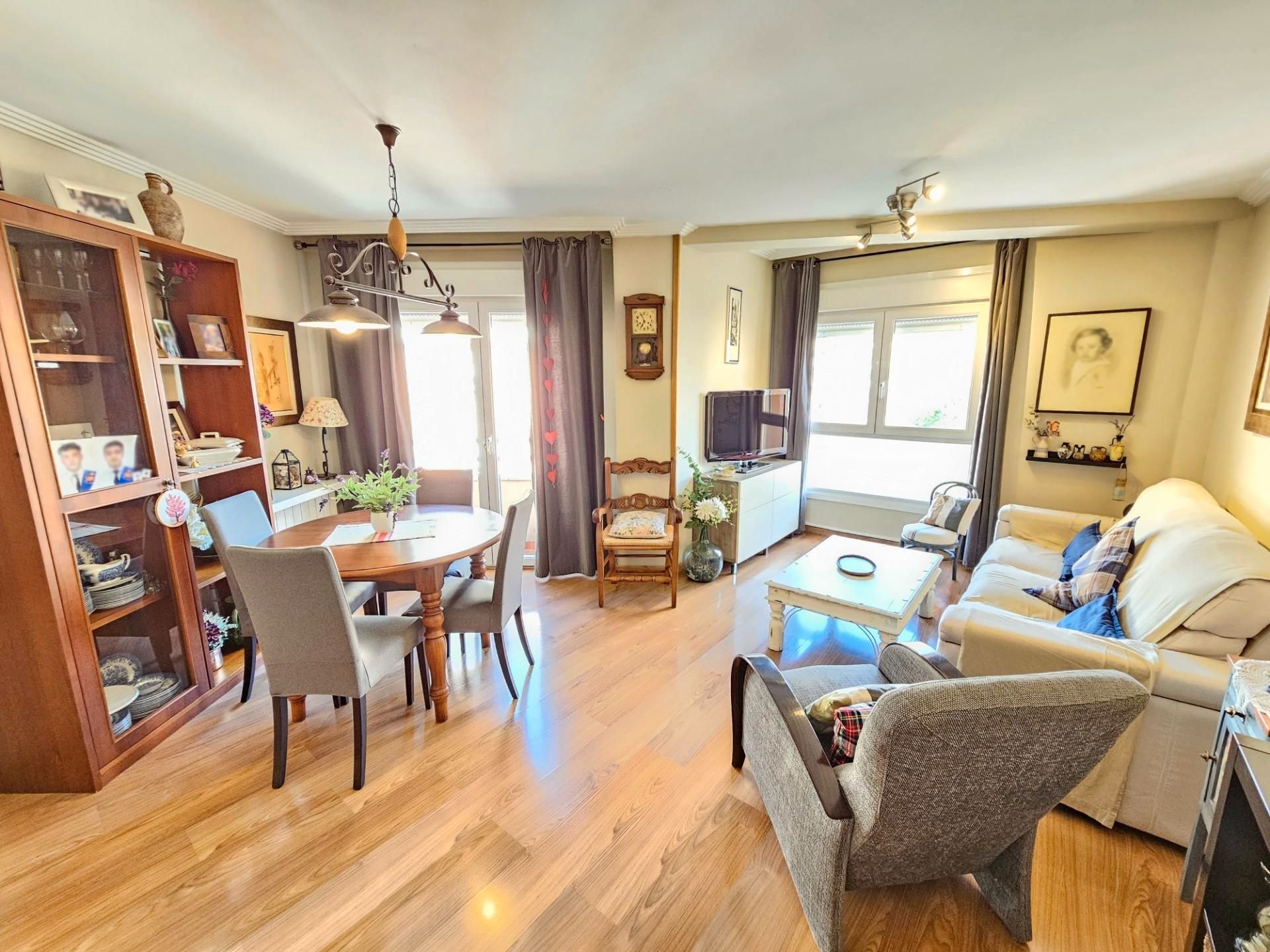 Living room of Flat for sale in  Jaén Capital  with Air Conditioner, Heating and Balcony
