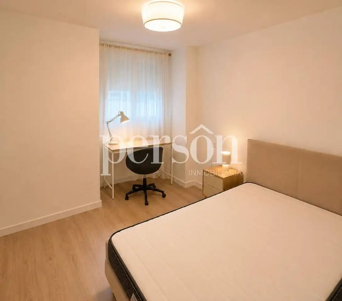 Bedroom of Flat for share in Moncada  with Air Conditioner and Furnished