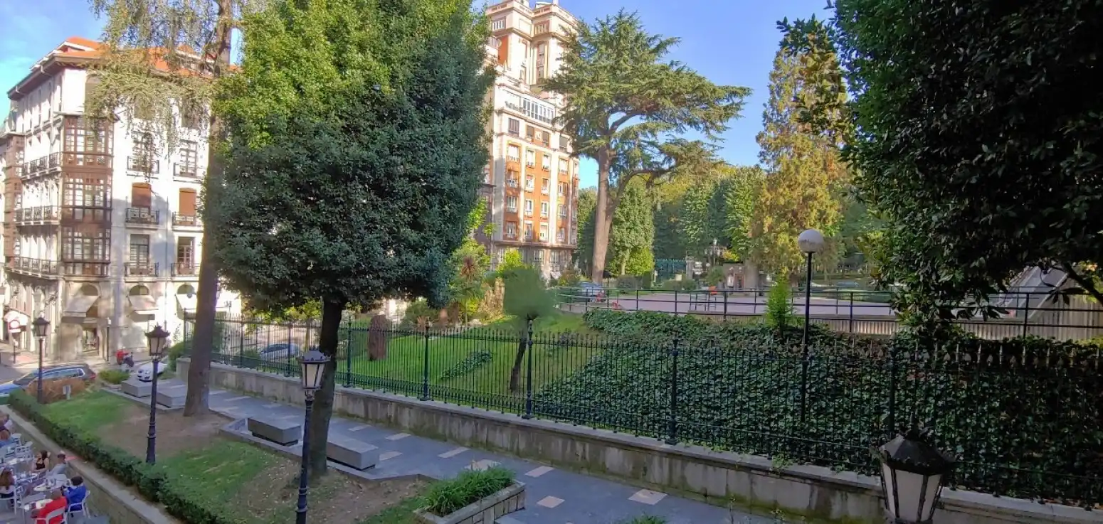 Jardí de Oficina de lloguer en Centro - Casco Histórico