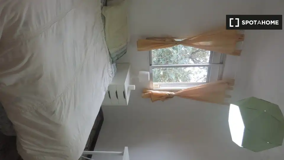 Habitación de Piso para compartir en Sevilla con Aire acondicionado, Calefacción y Amueblado