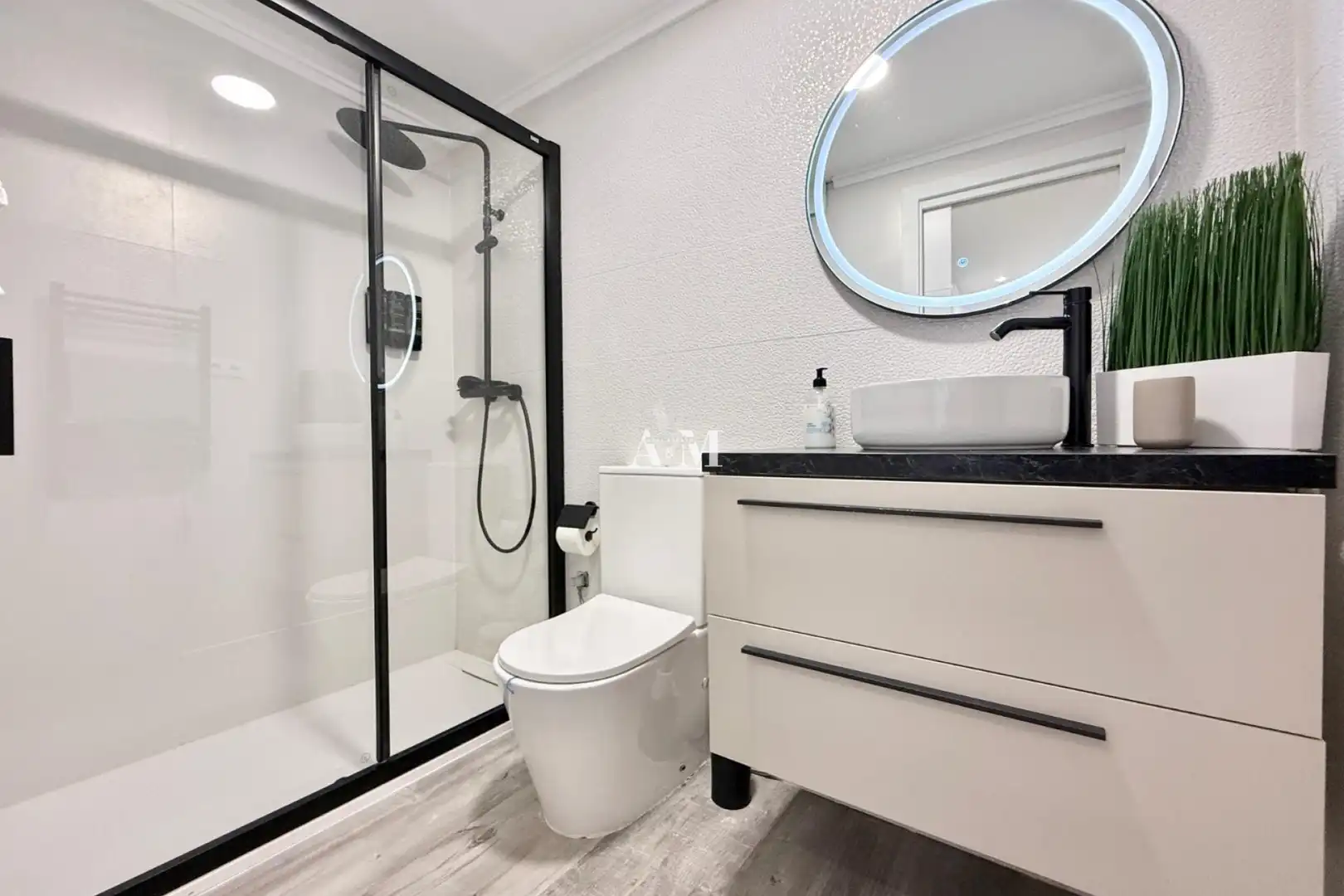Baño de Piso de alquiler en Torrevieja con Aire acondicionado, Calefacción y Terraza